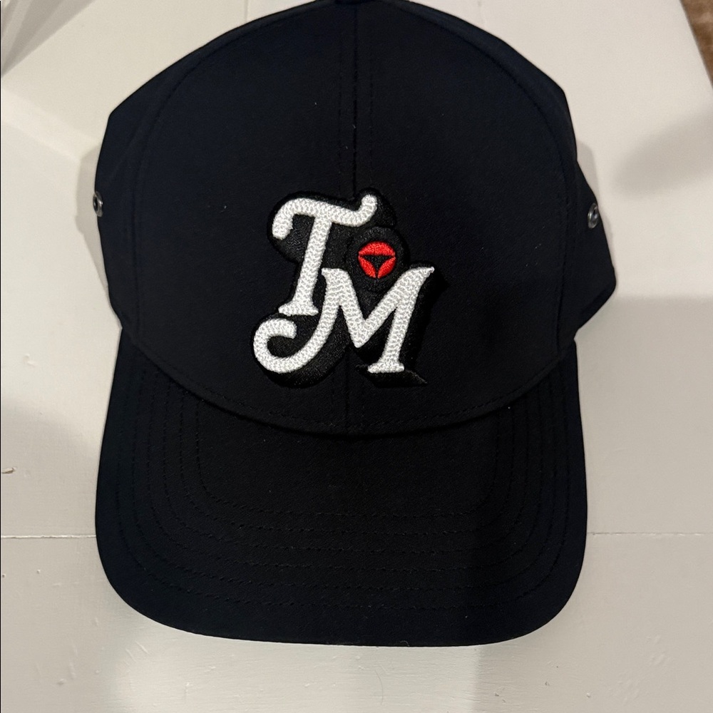 TaylorMade Newport Retro Metal Eyelet Hat